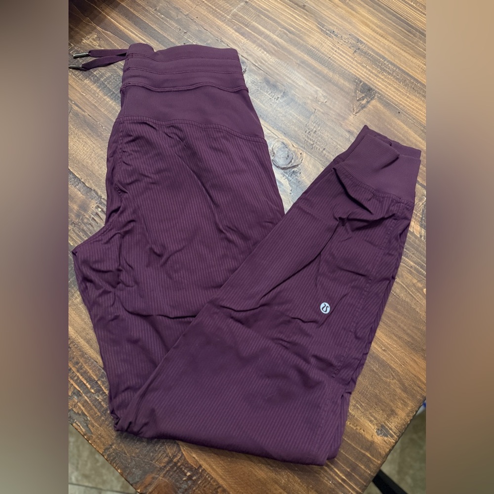 Lululemon Dance Studio Mid-rise Jogger Pants ❣️ Cassis ❣️- full length